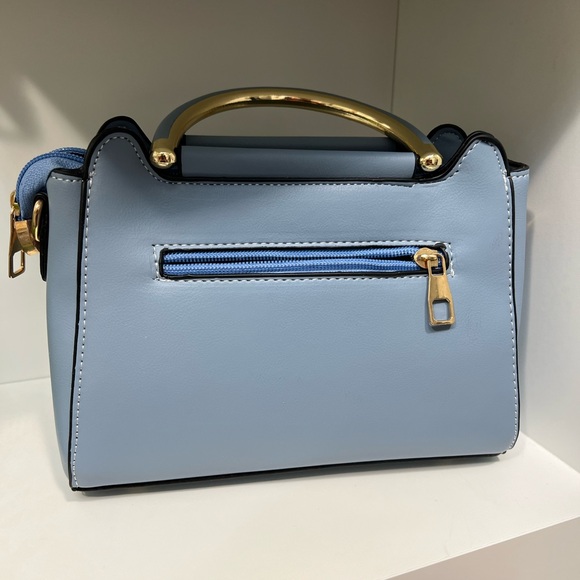 Elegant Blue Handbag with Daisy Charm and Wallet - Picture 4 of 9